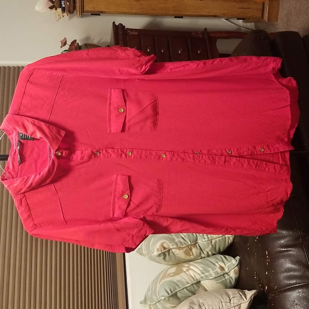 ❤  Red button-up blouse. Short sleeves. 2x